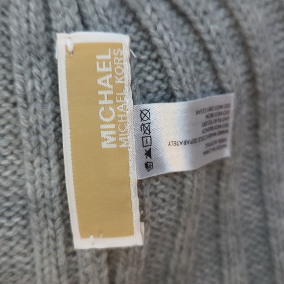 5/$25🌻 2 grey beanies - Picture 2 of 2